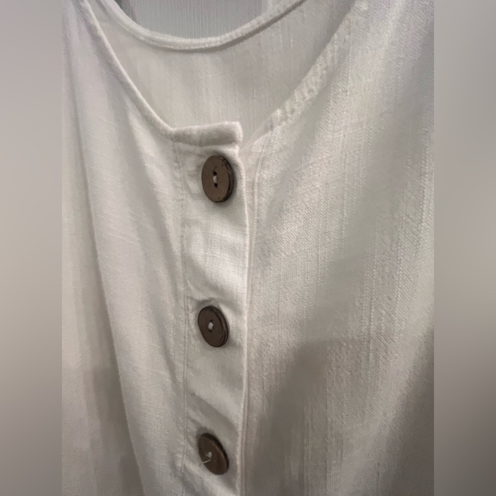 Women’s Cream Button-Front Cami Tank Top with Button details - Picture 3 of 5